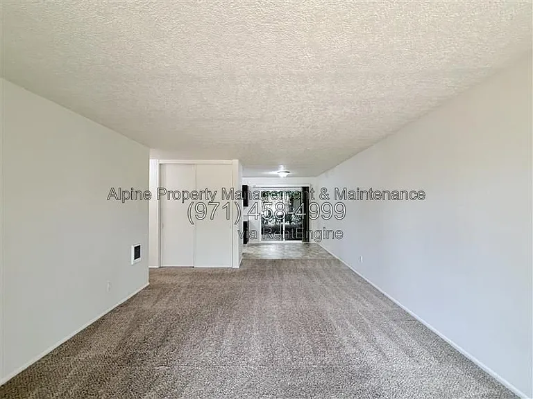 925 NW Joy Ave #4 — Photo 2