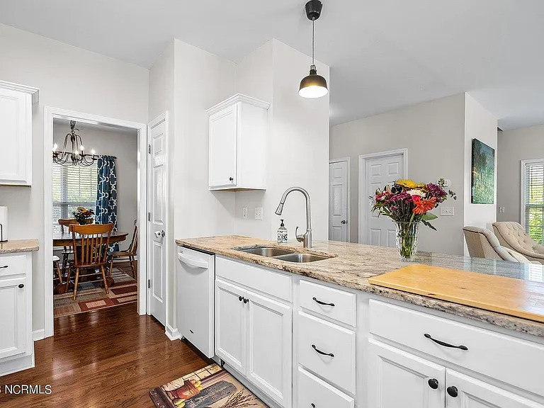 1010 Meridian Dr — Photo 13