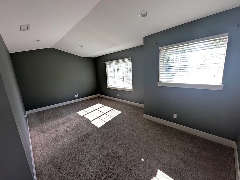 9402 S 218th St — Photo 20