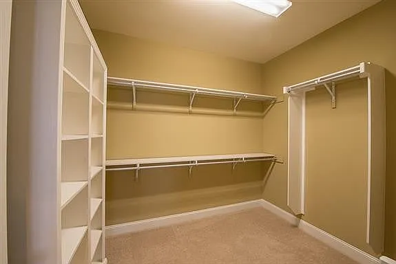 1381 Round Hill Ln — Photo 12