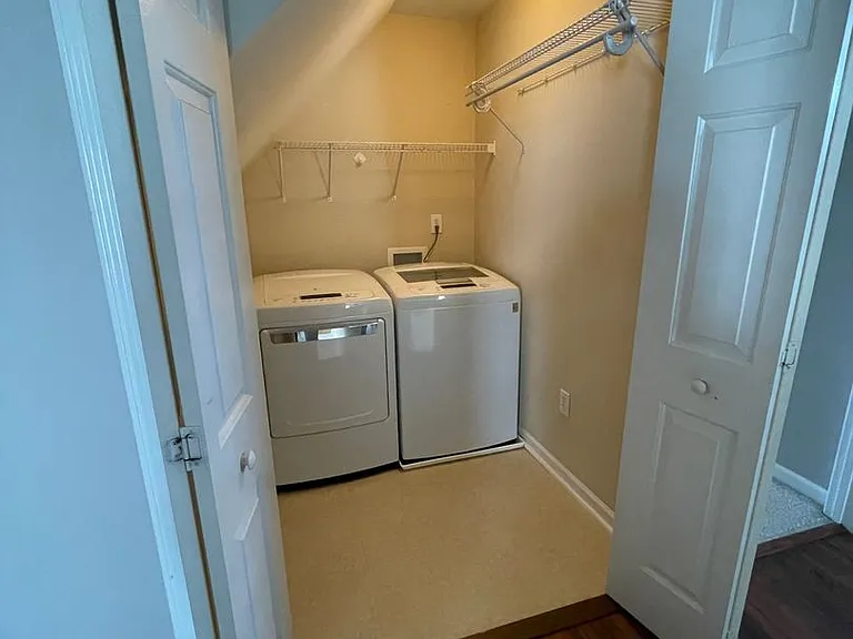 102 Nobska Light Ct — Photo 14
