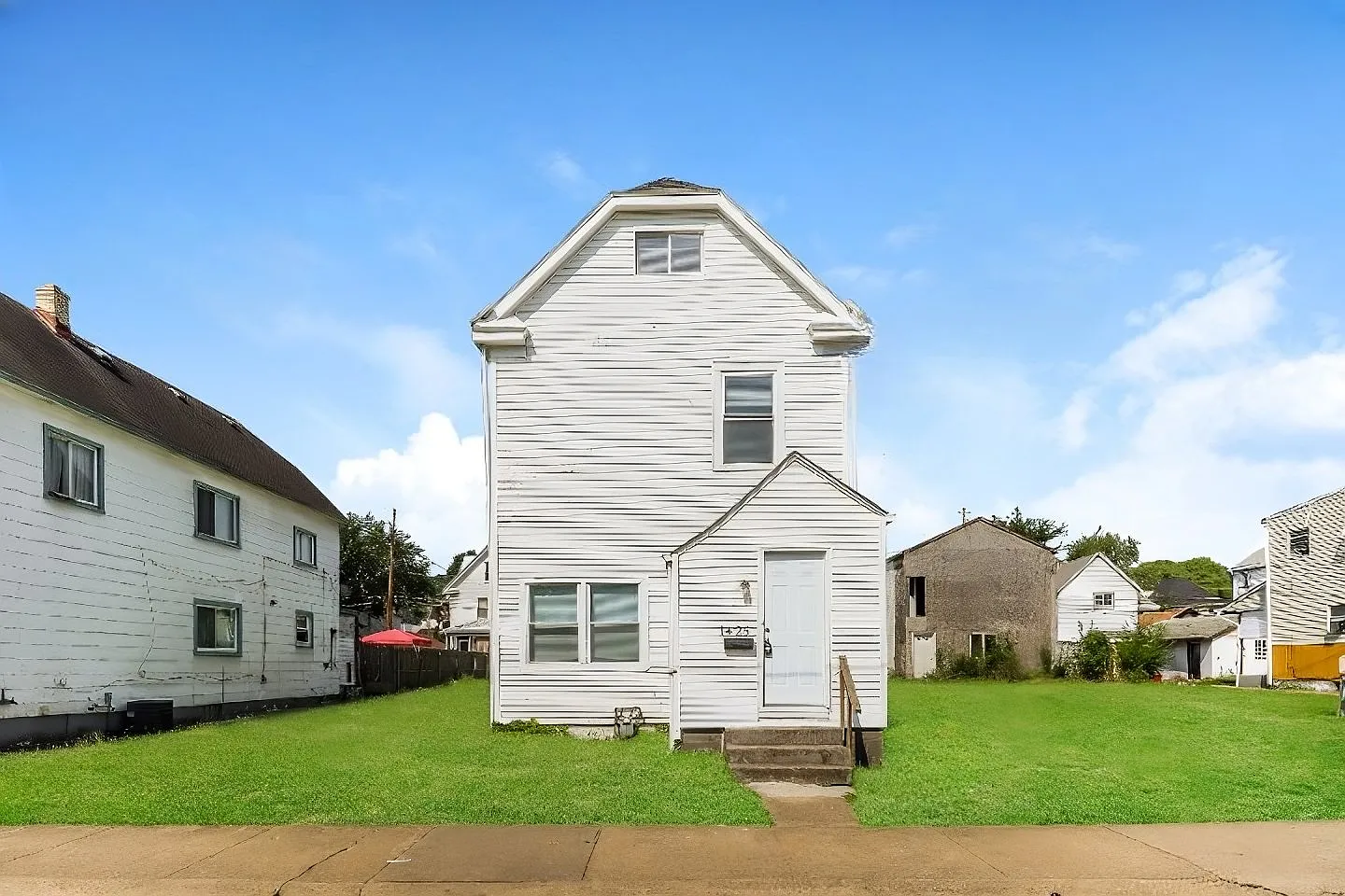 3 bed, 2.0 bath, 1853 sqft, $1,184 — Photo 1
