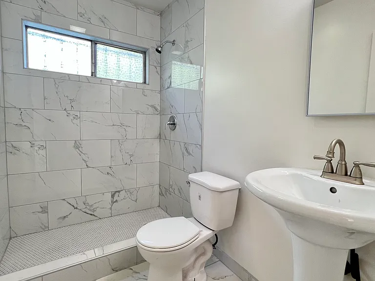 437 W Century Blvd #1 — Photo 4