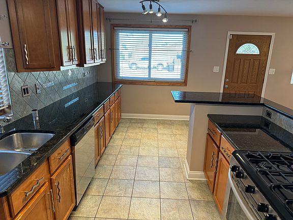 3rd image of 5610 N Oriole Ave