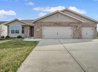 1218 Castle Green Dr, Waterloo, IL 62298