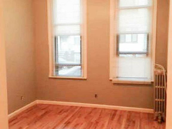 2nd image of 633 Humboldt St #2