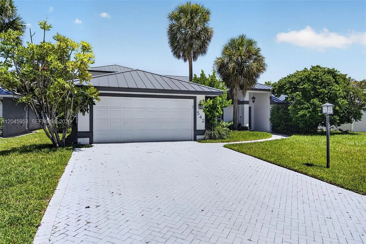 5 bed, 4.0 bath, 4035 sqft, $8,500 — Photo 1
