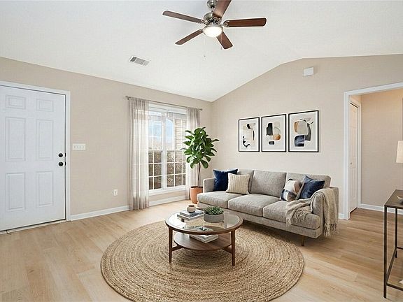 3rd image of 2117 Winding Oak Dr