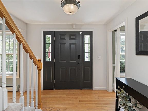3rd image of 71 Pond Street