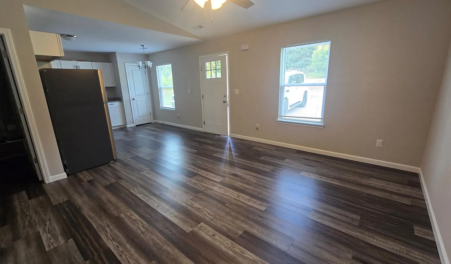3 bed, 1100 sqft, $1,500 — Photo 4