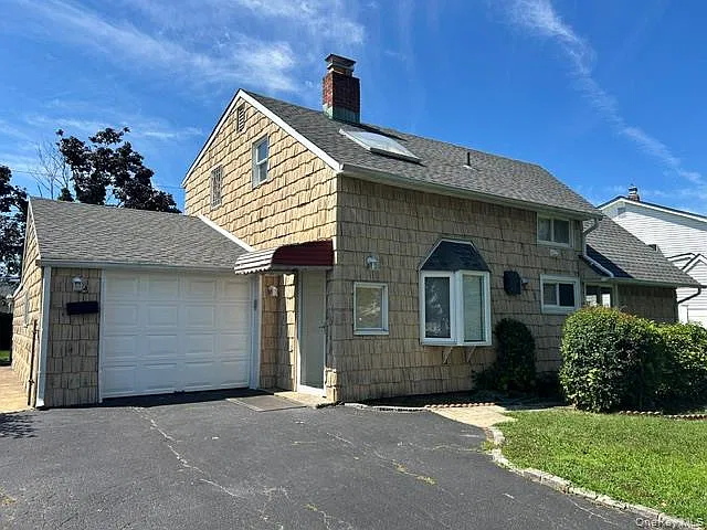 5 bed, 2.0 bath, 1752 sqft, $4,850 — Photo 2