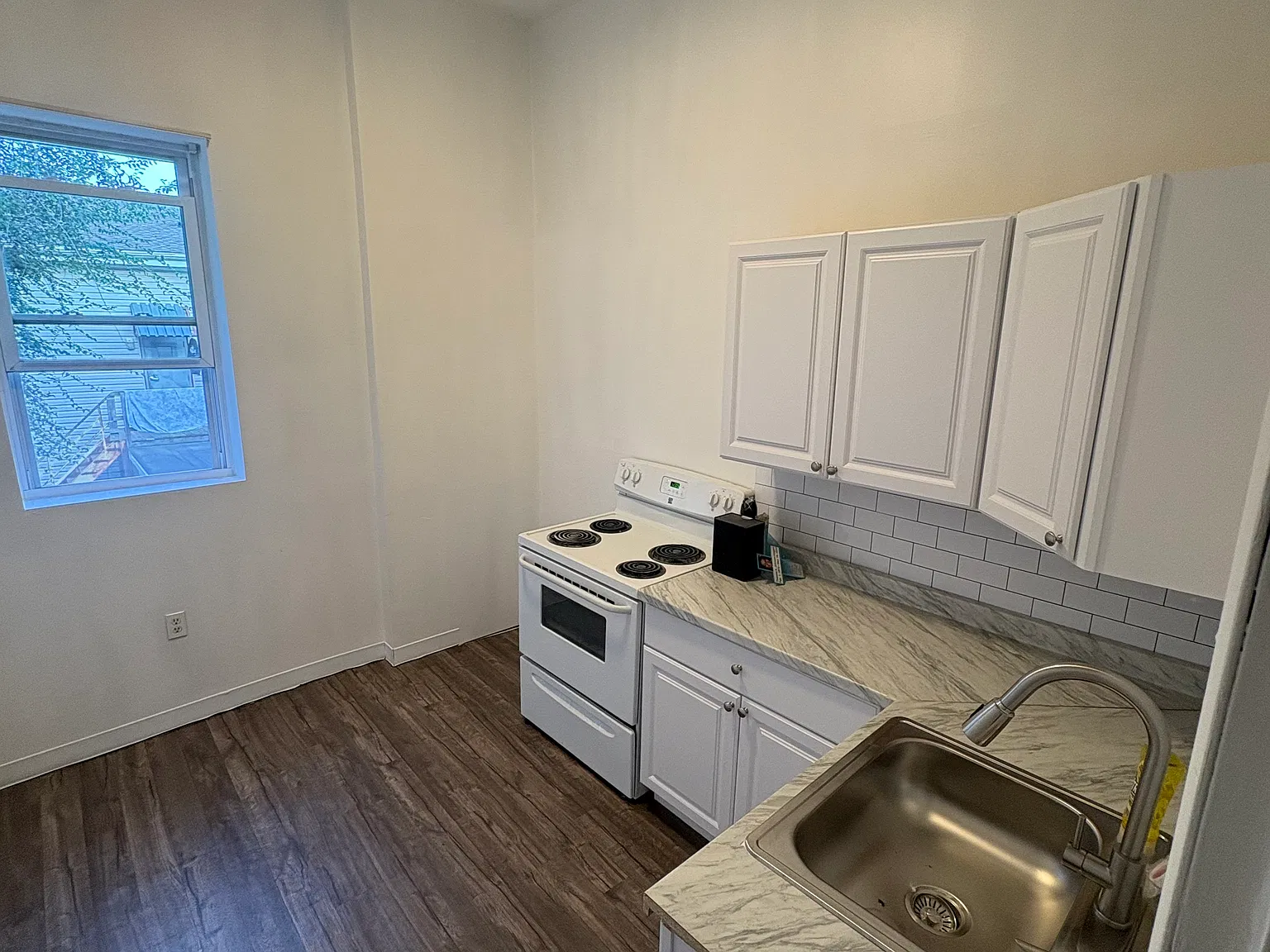 1 bed, 700 sqft, $1,150 — Photo 2