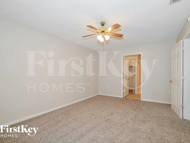 122 Barrington Dr — Photo 7