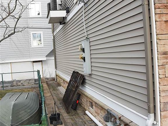 5th image of 503 W Burk Ave