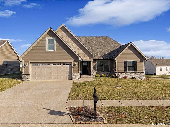 2nd image of 2000 Crestview Ln