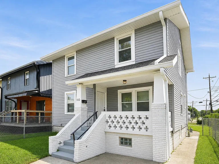 1112 Peters Ave — Photo 1
