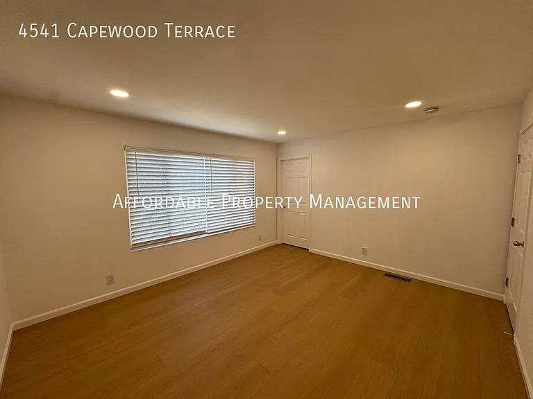 4541 Capewood Ter — Photo 7