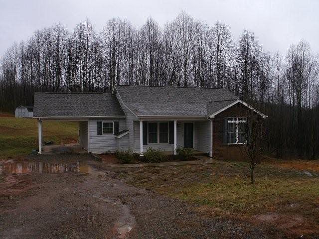 1st image of 221 Honeysuckle Dr