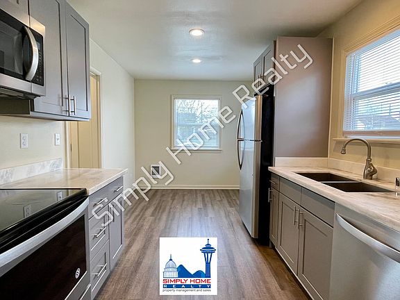 4th image of 6841 S Wapato St Unit A