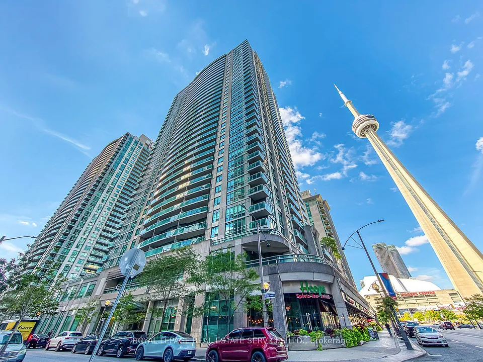 30 Grand Trunk Cres #2012