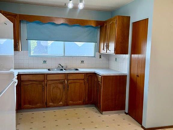 4th image of 5409 W 57th St