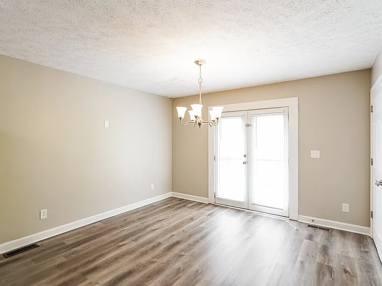 685 Belgium Dr — Photo 5