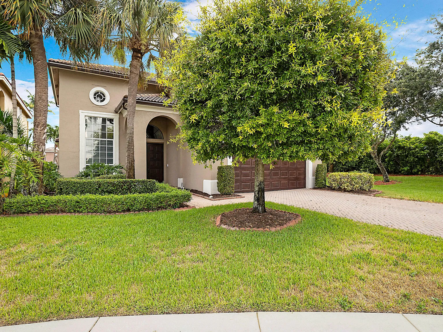 4 bed, 2.5 bath, 2478 sqft, $4,300 — Photo 2