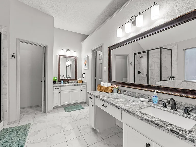10313 Samantha Dr — Photo 17