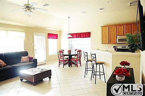 4th image of 2313 Geneva Ln