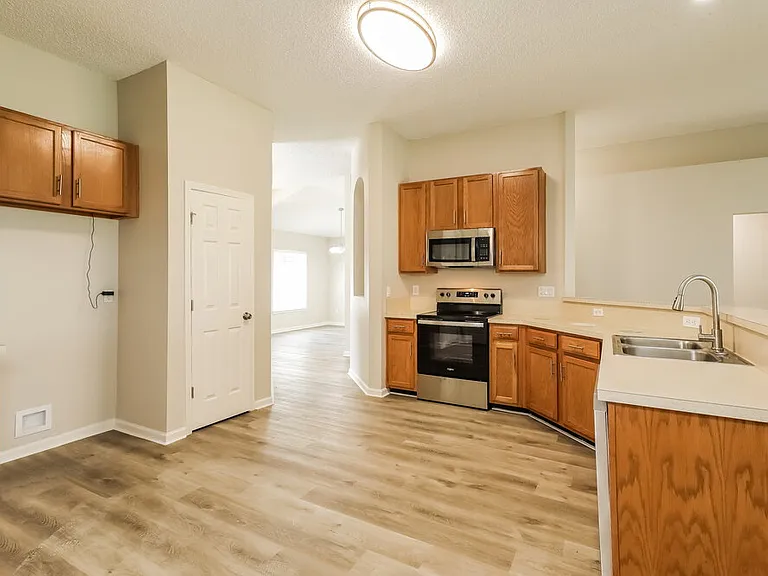 2995 Thorncrest Dr — Photo 7