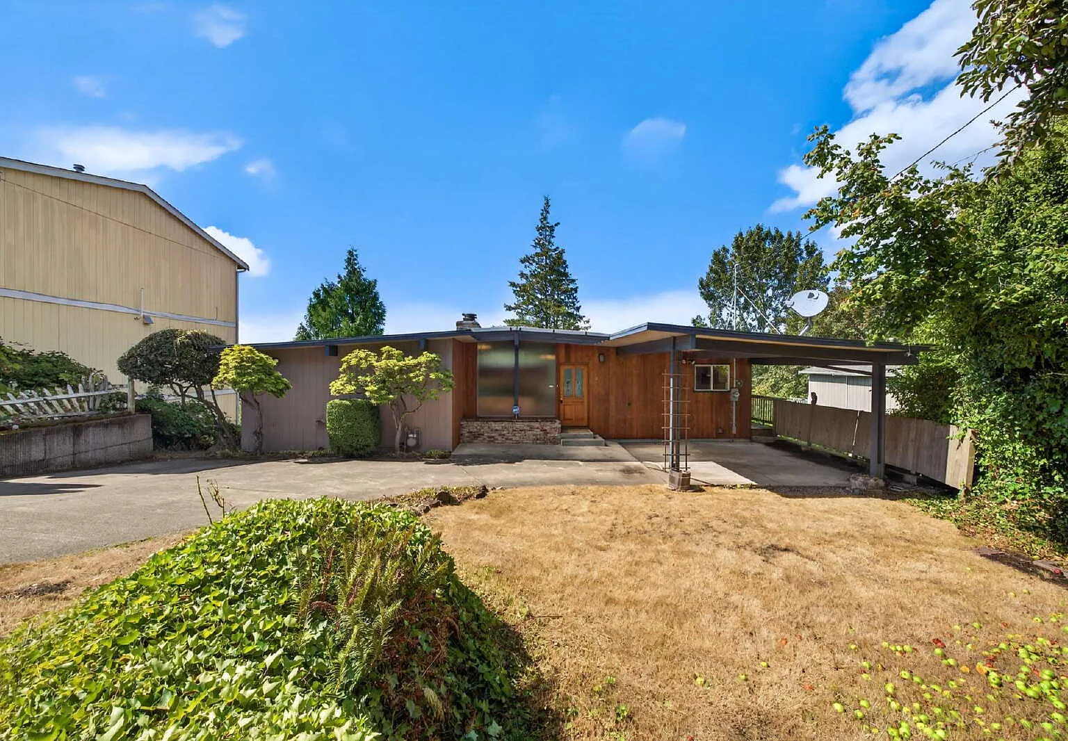 3 bed, 2.0 bath, $3,200 — Photo 2