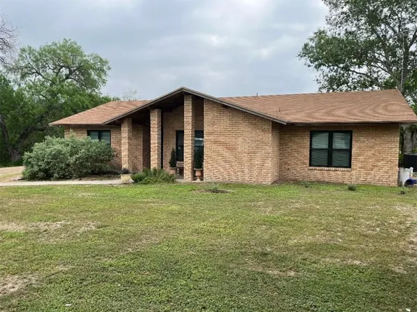 1058 Hwy 72, Three Rivers, TX 78071