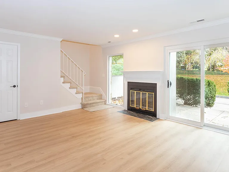 22 Stone Manor Ct #22 — Photo 5