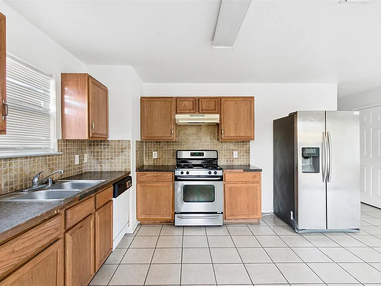 7938 Chatham Springs Ln — Photo 6
