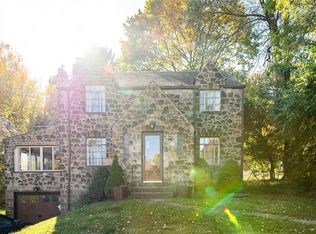 2324 Meadow Dr, Pittsburgh, PA 15235