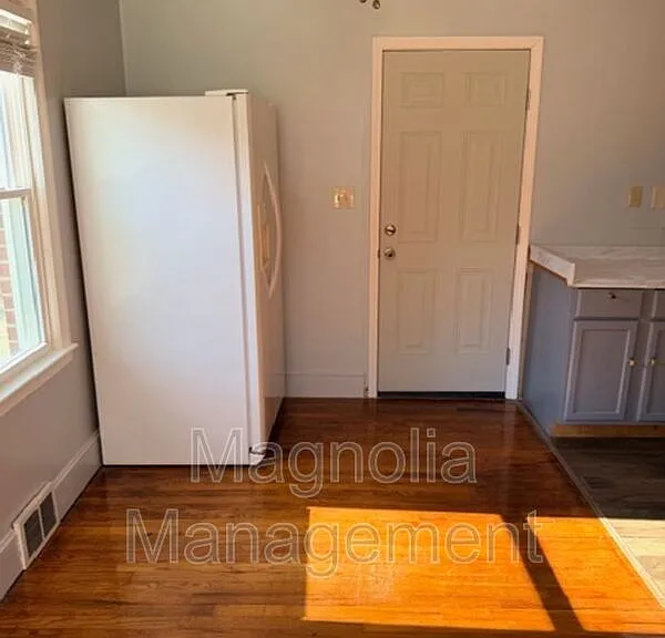 1217 Oakridge Ave — Photo 4