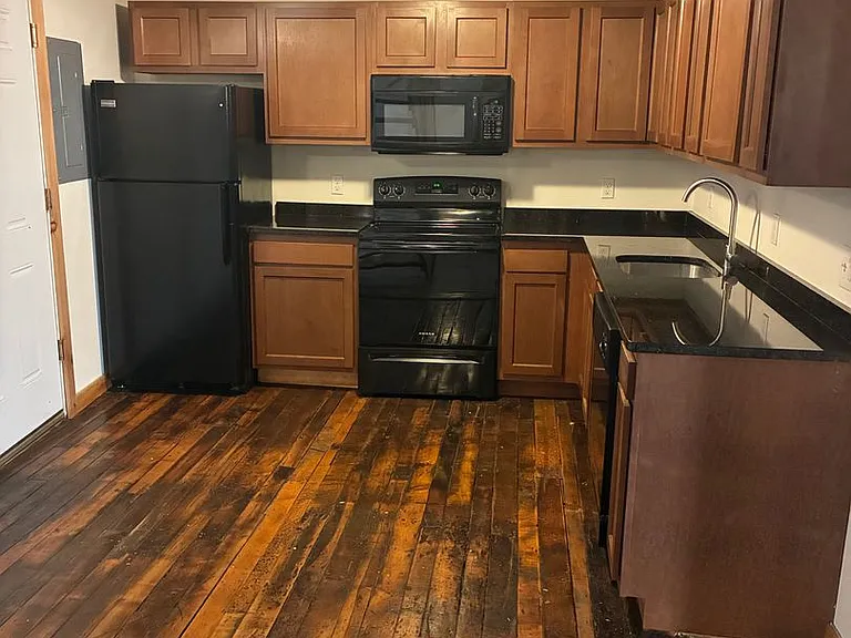 60 Dexter St — Photo 10