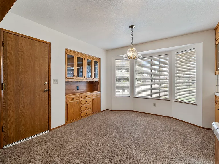 6469 N San Pedro Ave — Photo 11