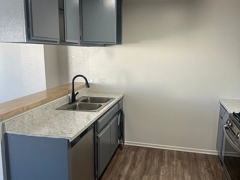 13714 KORNBLUM AVE — Photo 5
