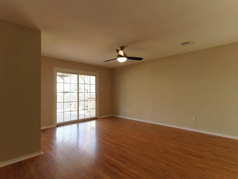 Vol Walker Dr — Photo 10