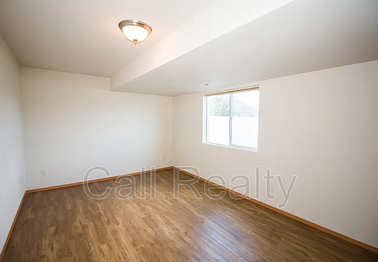 2105 N Eden St — Photo 11