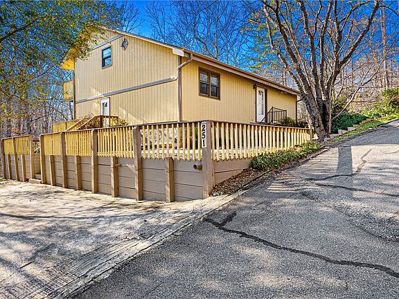 2nd image of 251 Cherokee Dr