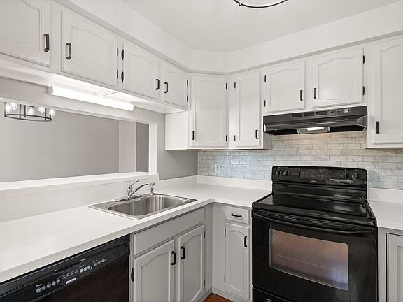 5th image of 22 Welch Rd Unit 22