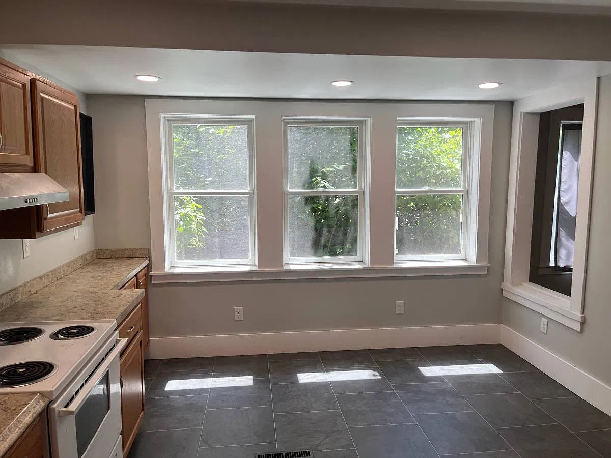 3 bed, 1300 sqft, $1,800 — Photo 2