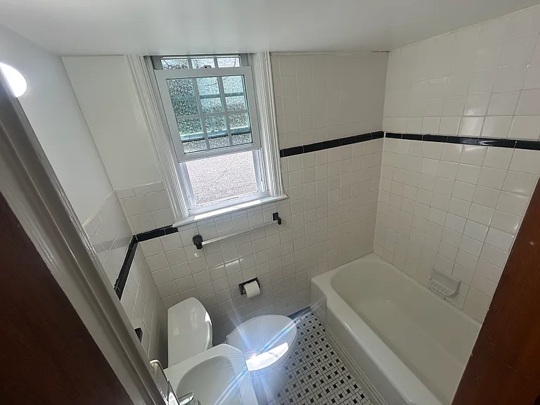 180 Fairlawn Ave #1 — Photo 7