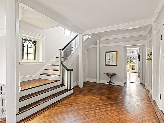 3rd image of 155 Stratford Rd