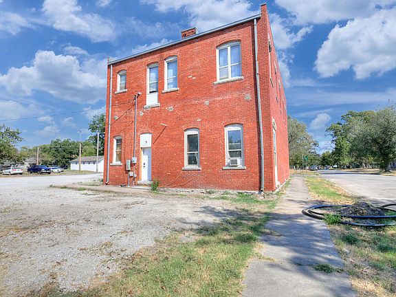 5th image of 1102 W 9th St #2B