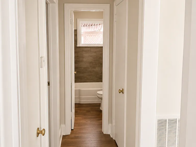 3435 Meredith Ave — Photo 5