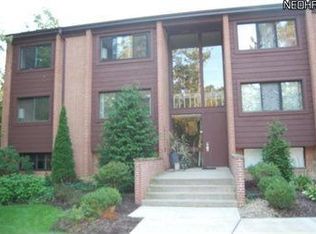 925 Canyon View Rd APT 202, Northfield, OH 44067