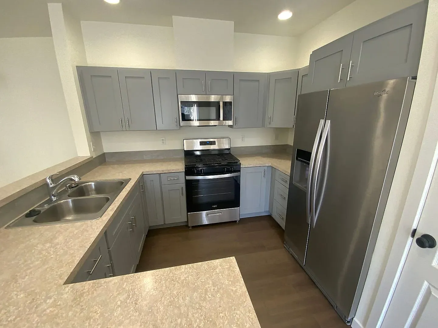 3 bed, 1244 sqft, $2,600 — Photo 4